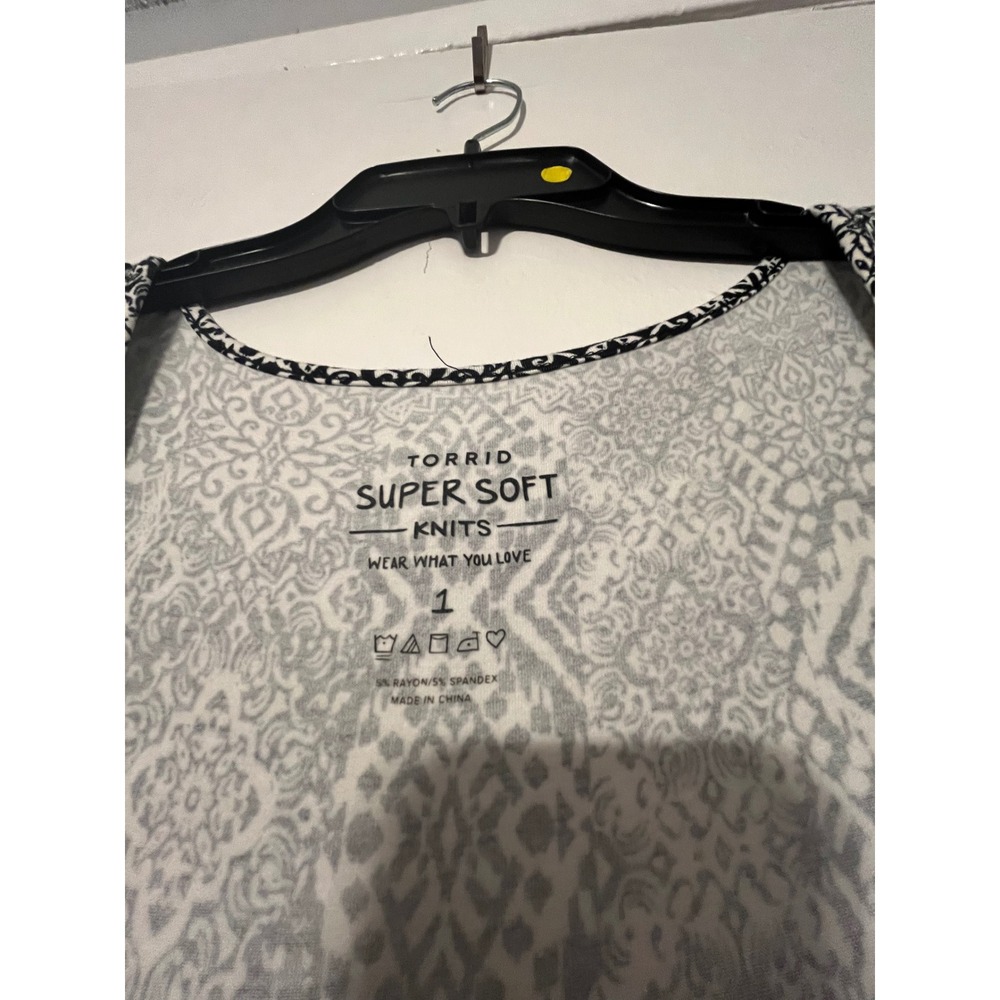Torrid Super Soft Knits Tank Top Womens 1 Black White Geometric Button Babydoll - Picture 4 of 7